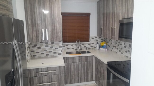 310 Fontainebleau Blvd in Miami, FL - Building Photo - Building Photo