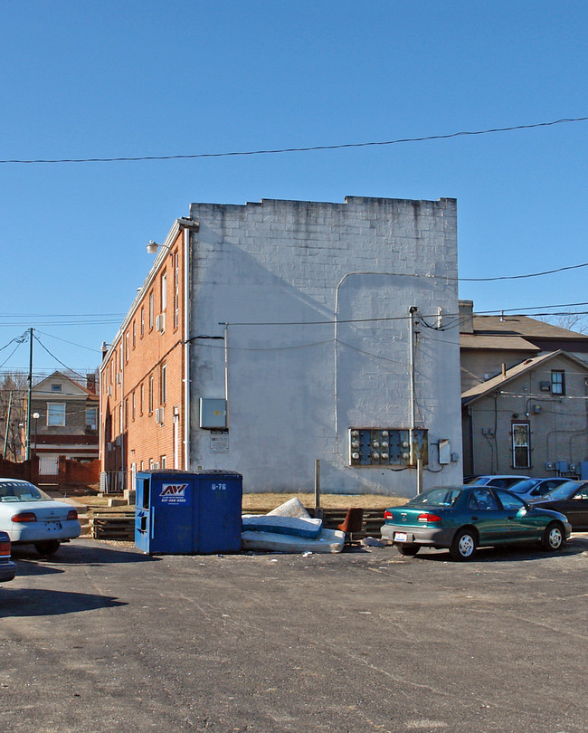 Wayne Manor in Dayton, OH - Building Photo - Building Photo