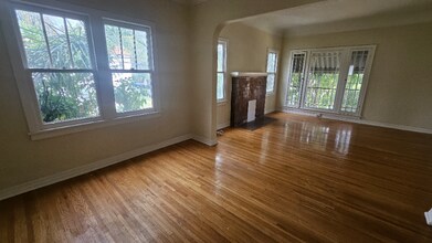 367 N Ogden Dr, Unit 2 in Los Angeles, CA - Building Photo - Building Photo