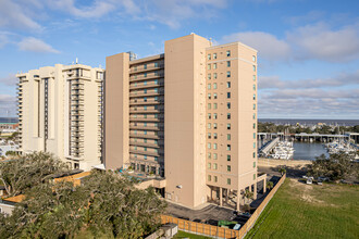 Marseilles Condominiums in New Orleans, LA - Foto de edificio - Building Photo