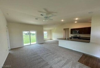 8100 Salt Ct in La Belle, FL - Building Photo - Building Photo