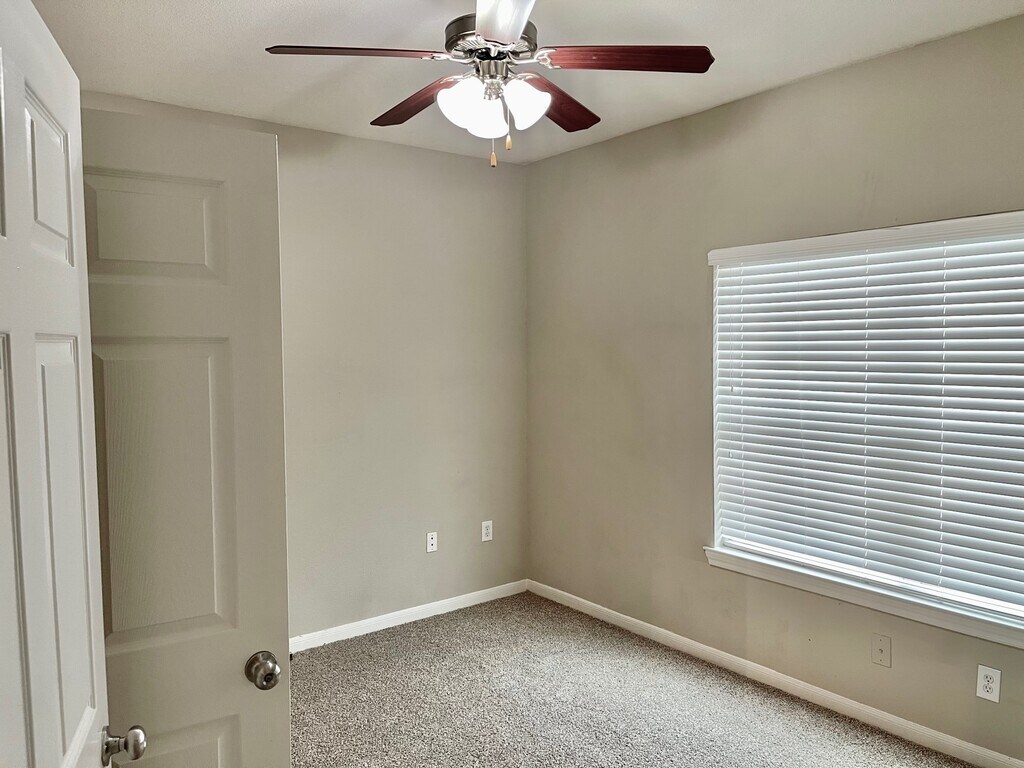 Augusta Meadows Apartments in Tomball, TX