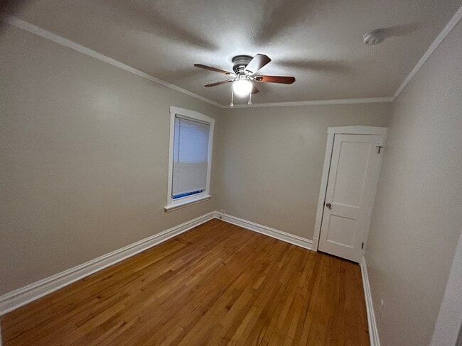 5047 W Winona St, Unit 1st Floor in Chicago, IL - Foto de edificio - Building Photo