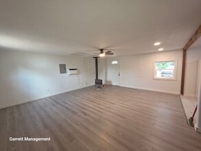 126 Iroquois Dr in Burnet, TX - Building Photo - Building Photo
