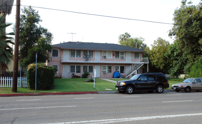 14310 Chandler Blvd in Sherman Oaks, CA - Foto de edificio - Building Photo
