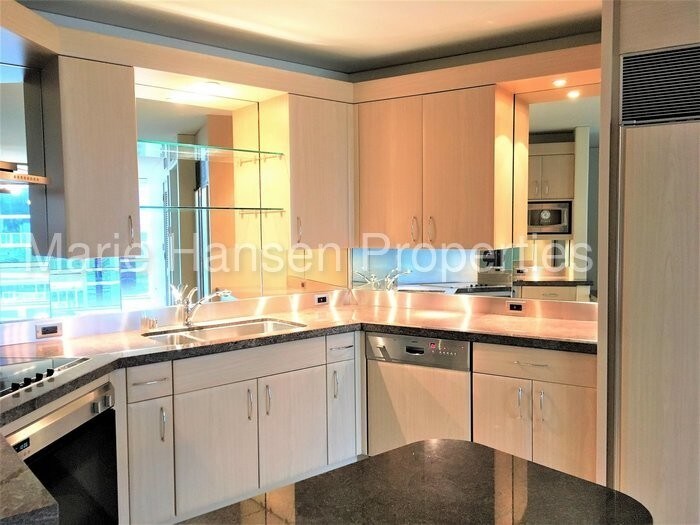 88 Piikoi St-Unit -1801 in Honolulu, HI - Building Photo