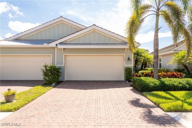 14888 Edgewater Cir in Naples, FL - Building Photo - Building Photo