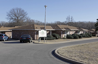 Madison Village Apartments in Bartlesville, OK - Building Photo - Building Photo