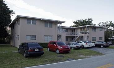 5700 SW 60th St in Miami, FL - Building Photo - Building Photo