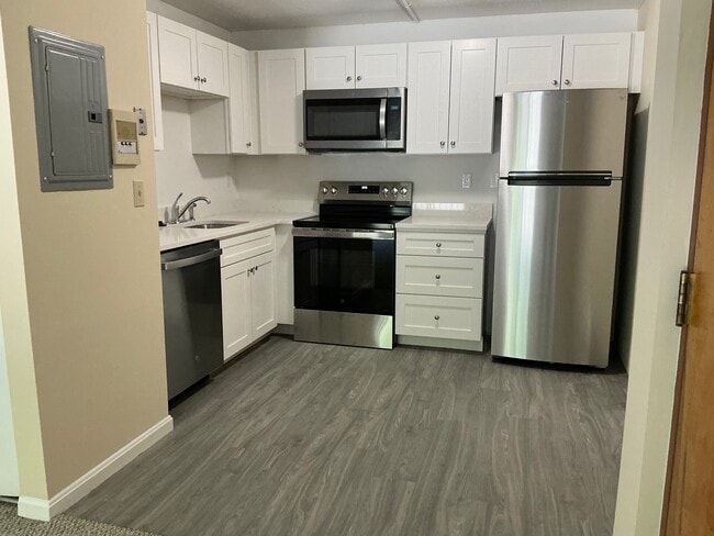 121 North St in Medfield, MA - Building Photo - Building Photo