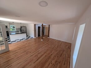 131 W Walnut Ln, Unit Carriage House 2nd flr in Philadelphia, PA - Building Photo - Building Photo