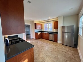 200 Larch Rd, Unit 1 in Cambridge, MA - Building Photo - Building Photo