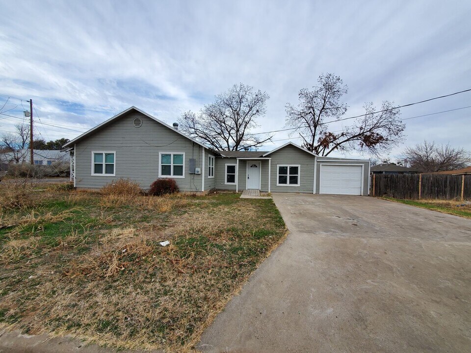 2130 San Antonio St in San Angelo, TX - Building Photo