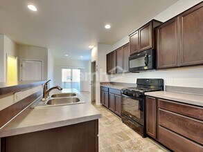 1855 Blacktail Ln in Woodland, WA - Foto de edificio - Building Photo