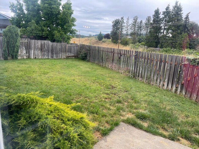 2683 Spring Ln in Sutherlin, OR - Building Photo - Building Photo