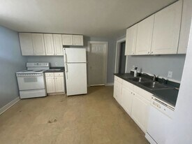 10 State St in Windsor, VT - Building Photo