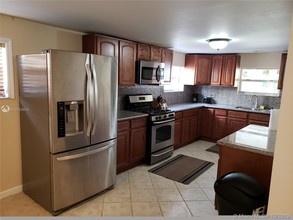 1619 Rodman St-Unit -0 in Hollywood, FL - Building Photo - Building Photo