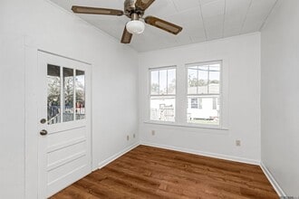 529 N Jefferson Ave in Port Allen, LA - Foto de edificio - Building Photo