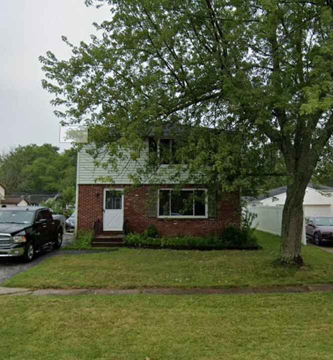 36 S Bellevue Ave, Unit 2 in Depew, NY - Foto de edificio