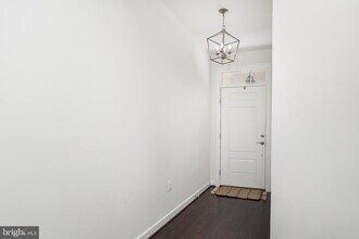 7933 Turtle Crk Cir in Gainesville, VA - Building Photo - Building Photo