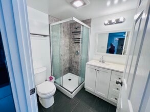 660 Railroad Ave, Unit 660 in South San Francisco, CA - Foto de edificio - Building Photo