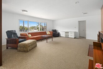 8136 Loyola Blvd in Los Angeles, CA - Building Photo - Building Photo