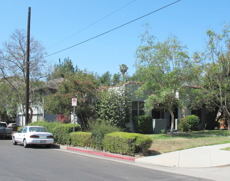 10900 Otsego St in North Hollywood, CA - Building Photo