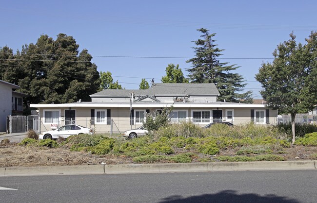 9405-9411 Bancroft Ave in Oakland, CA - Building Photo - Building Photo