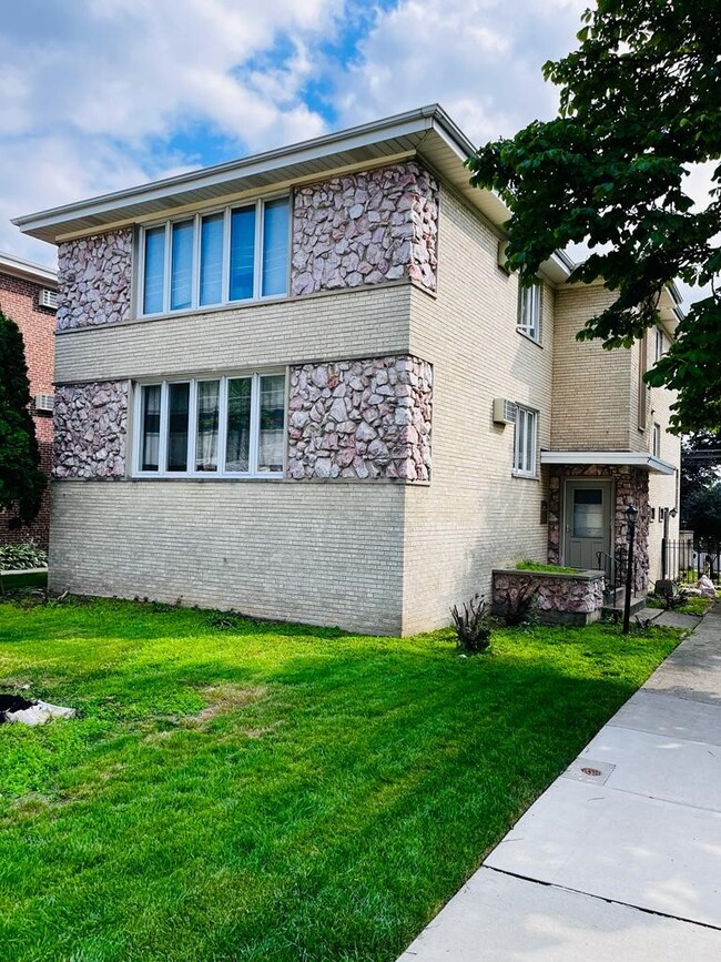 1086 N Northwest Hwy, Unit Garden