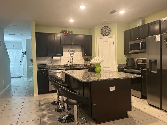 10910 Golden Acorn Ave in Tampa, FL - Building Photo - Building Photo