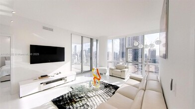 851 NE 1st Ave in Miami, FL - Building Photo - Building Photo