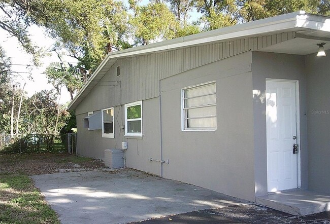 1060 65th St S in St. Petersburg, FL - Building Photo - Building Photo