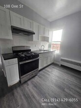 108 Oak St in Yonkers, NY - Building Photo - Building Photo