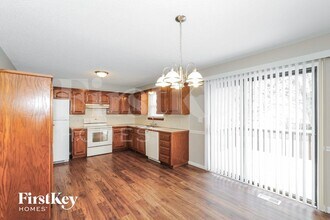 2116 NE Cromwell St in Lee's Summit, MO - Building Photo - Building Photo