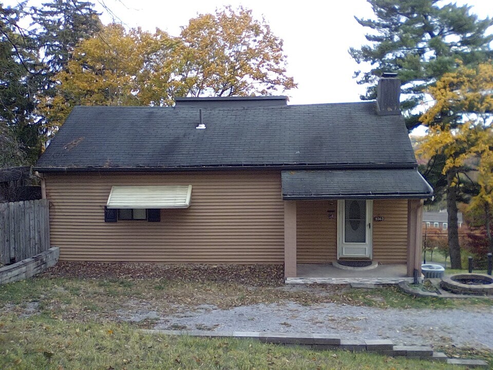 9363 Peebles Rd in Allison Park, PA - Building Photo