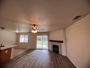 1294 Dalton St in Tulare, CA - Building Photo - Building Photo