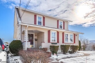 27 Chestnut St in Elmwood Park, NJ - Building Photo - Building Photo