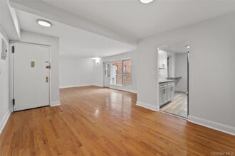 730 Pelham Rd in New Rochelle, NY - Building Photo - Building Photo