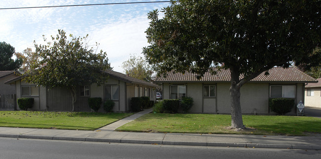 2541-2577 N Winton Way in Atwater, CA - Building Photo - Building Photo