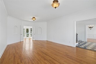 1190 W Paces Ferry Rd NW in Atlanta, GA - Building Photo - Building Photo