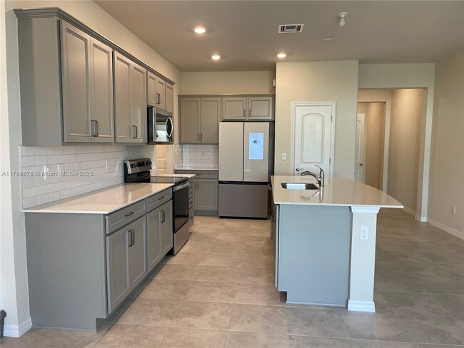 2151 Appleton Cir S in Oakland Park, FL - Building Photo - Building Photo