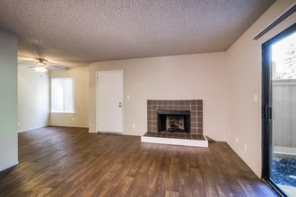 Ravello Apartments in Sacramento, CA - Building Photo - Building Photo