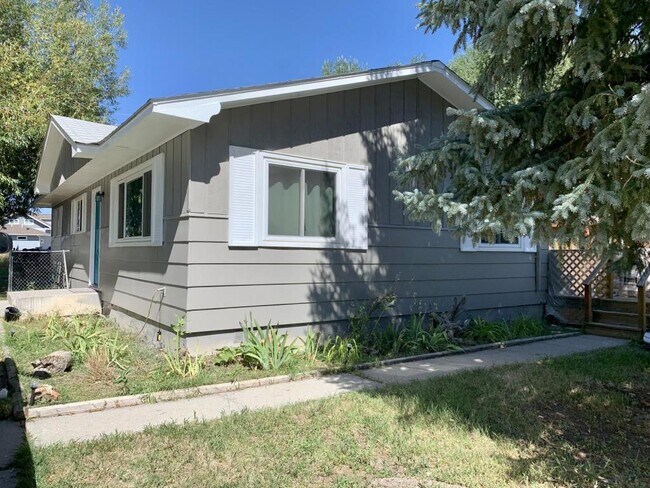 1355 Goodrich Dr in Lander, WY - Building Photo - Building Photo