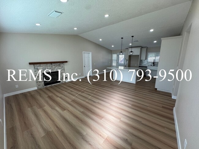 7775 Maple Ave in Hesperia, CA - Building Photo - Building Photo