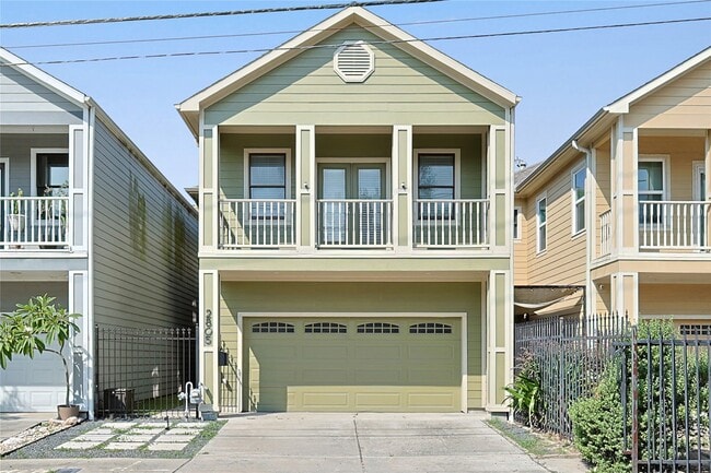 property at 2805 Arlington St