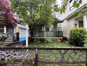 2123 NW Hoyt St in Portland, OR - Building Photo - Building Photo