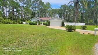 21 Lloleeta Path in Palm Coast, FL - Building Photo