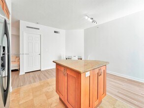 1755 E Hallandale Beach Blvd, Unit 507E in Hallandale Beach, FL - Foto de edificio - Building Photo