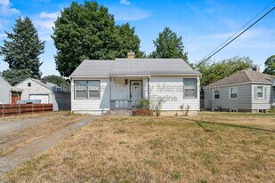 10106 N Wesley St in Spokane, WA - Building Photo
