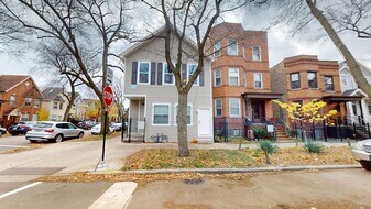 2103 W Fletcher St, Unit 2 in Chicago, IL - Building Photo